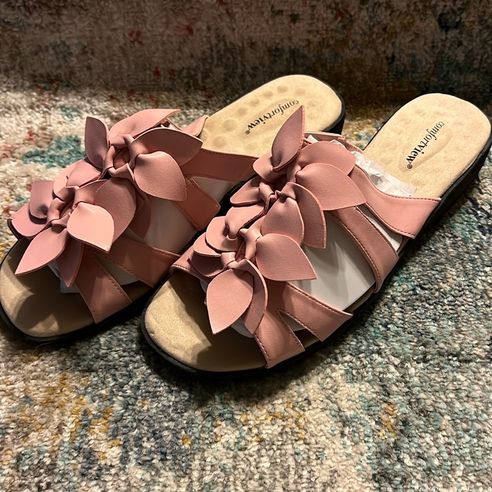 Comfortview slip-on floral sandals